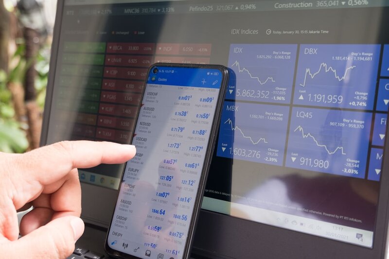 The Price Nobody Published: Standard Chartered Puts Bitcoin on an FX Desk